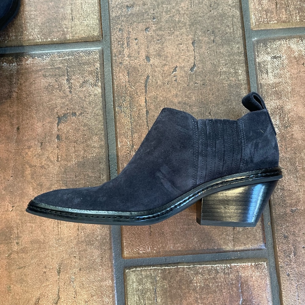 Via Spiga Navy Booties size 6.5